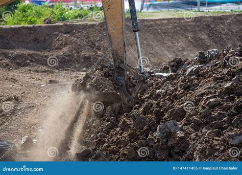 Building Machines Digger Loading Trucks With Soil Excavator Loading