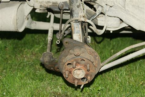 Задние тормоза. Печаль-беда( — Toyota Avensis I, 2 л, 2001 года ...