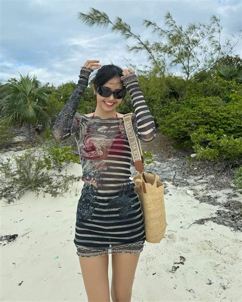 Blackpink S Lisa Shows Off Her Hot Body In New Bikini Pics Koreaboo