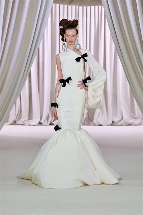 20 Non Traditional Bridal Looks From Spring ’23 Couture - The Lane