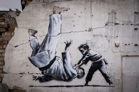 Banksy Bekennt Sich Mit Video Zu Mehreren Werken In Der Ukraine