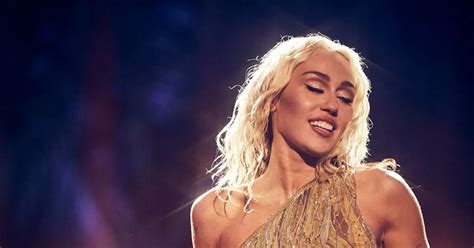 Miley Cyrus Strips Completely Bare As She Soaks Herself In Saucy Naked Shower Video Daily Star