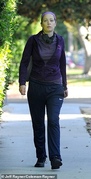 Jeffrey Epstein S Sex Ring Recruiter Is Spotted Hiding Away In Los Angeles Daily Mail Online