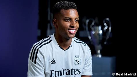 De olho na Copa Rodrygo comemora bom momento e projeta evolução no