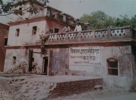 Munshi Premchand Age, Death, Caste, Wife, Children, Family, Biography ...
