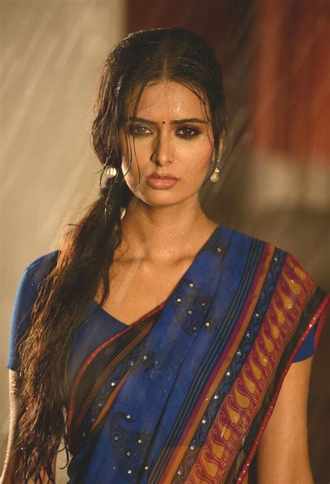 ACTRESS WORLD Actress Meenakshi Dixit Hot Photo Gallery