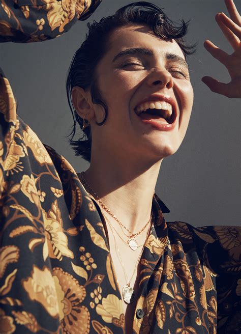 Simon Lekias pour ELLE Australie avec Emma Boyd - Flashmode Magazine