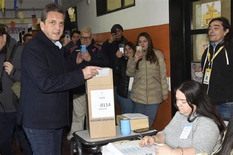 Precandidatos Argentinos Votaron En Las Paso En Medio De Problemas Técnicos En Buenos Aires