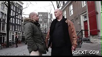 Putain Sexuellement Excit Se Met Genoux Et Suce Une Grosse Bite Sauvagement Xvideos