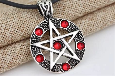 Символ пентакль: история, значение, правила использования звезды