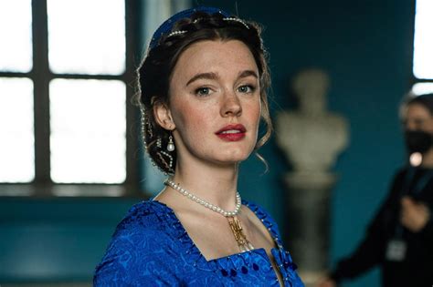 Amy James Kelly Stars As Anne Boleyn In Netflixs New Drama Blood Sex