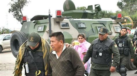 Vecinos Retienen A Uniformados Y Alcalde Tras Un Operativo Militar En