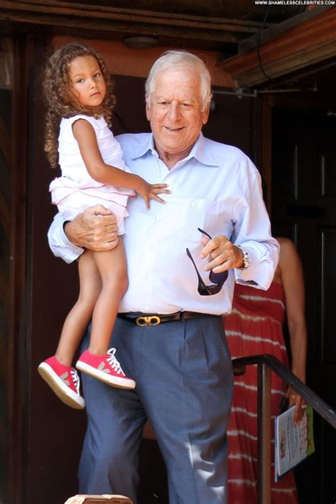 Halle Berry Los Angeles Los Angeles Celebrity Beautiful Babe Posing Hot Restaurant High Resolution