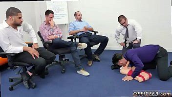 Cabello gay porno extremo y hombres jóvenes teniendo sexo película CPR pipa chupando XVIDEOS