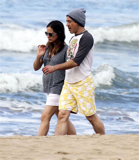 Robert Downey Jr And His Gorgeous Pregnant Wife Take Stroll On The Beach In Hawaii Robert Downey