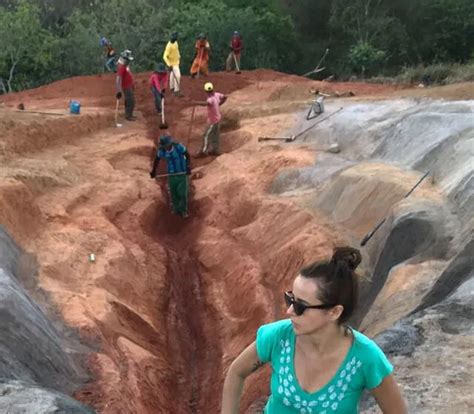 Diva la vagina de metros que creó la artista visual Juliana Notari Género La República