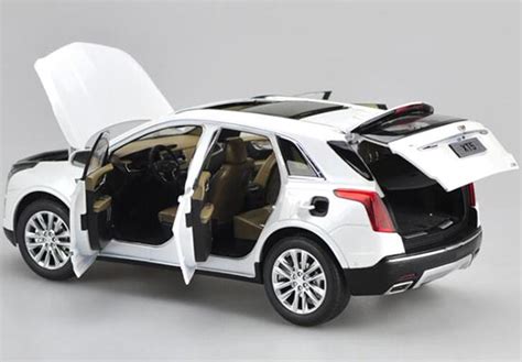 Diecast Cadillac Xt5 Suv Model 118 Scale White Vb1a791