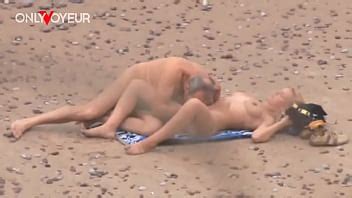 Beach Voyeur Older Guy Fucking Hot MILF On The Ocean Shore XNXX