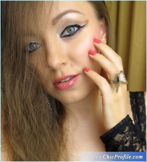 Black Eyeliner Meets Nude Eyeshadows Beauty Trends And Latest Makeup Collections Chic Profile