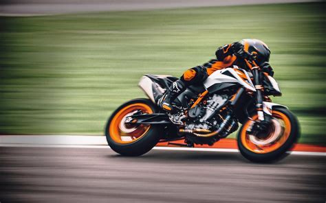 2020 KTM 890 Duke R