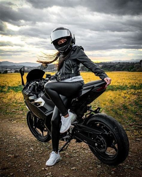 Deleitando La Vista Explorando La Belleza De Las Mujeres Con Sus Motocicletas HOT NEWS TODAY