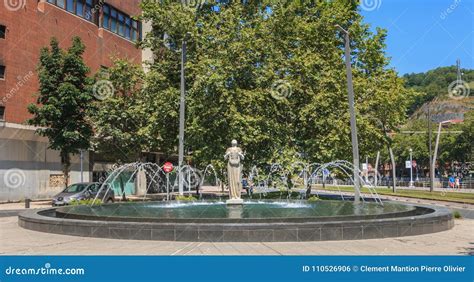 Estatua De Melpomene En La Mitología Griega La Musa Del Canto Foto
