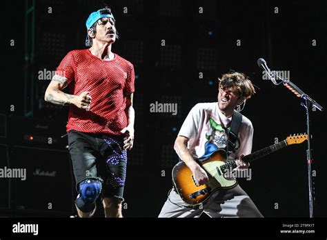 Anthony Kiedis Vocals John Frusciante Guitar Red Hot Chili Peppers Live In Buenos Aires