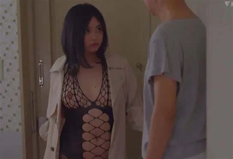 Gõ cửa phàn nàn gã hàng xóm cô gái vô tình bị biến thành nô lệ tình dục Sex Hay SexTop1 movie