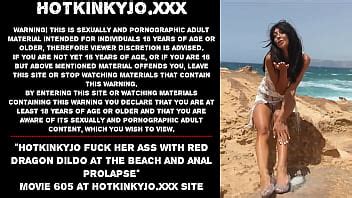 Hotkinkyjo Folla Su Culo Con Un Consolador De Drag N Rojo En La Playa Y Prolapso Anal Xvideos