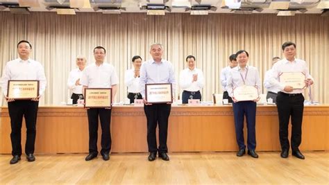 【岳阳 新闻】上海中医药大学附属岳阳中西医结合医院（特色推拿）荣获2017年度上海市质量金奖中国