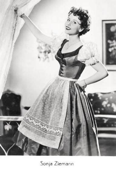 Пин от пользователя Gary на доске Hot Nostalgia Babes