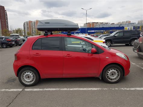 Лето, багажник, бокс на крышу. Просто фото. — Toyota Yaris (p2), 1,3 л ...