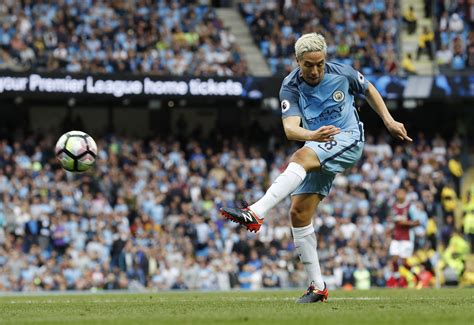 Arsenal fans react on Twitter to Samir Nasri goal