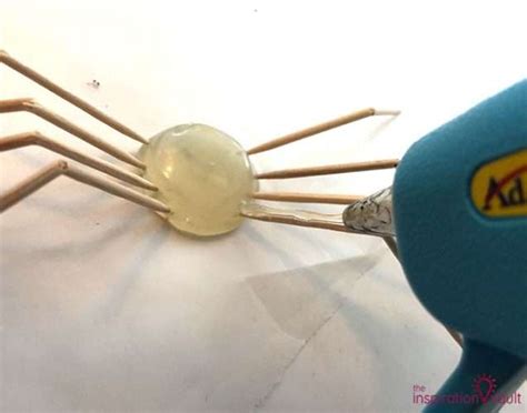 Quick Creepy Hot Glue Spiders
