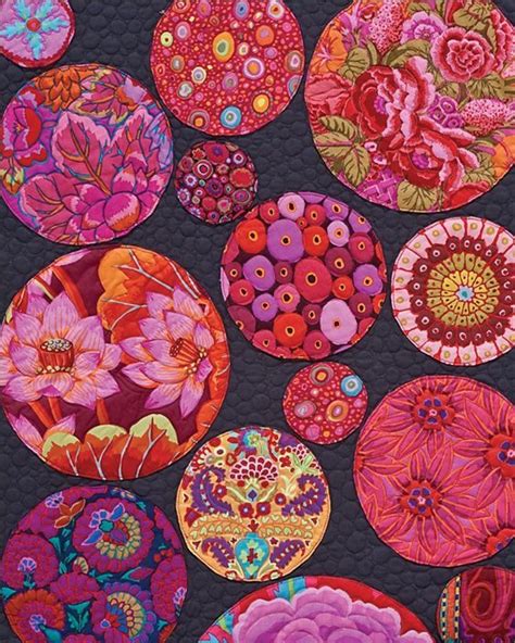 Pin By Debby Rodrig On Quilts Quilts Colorful Quilts Circle Quilt