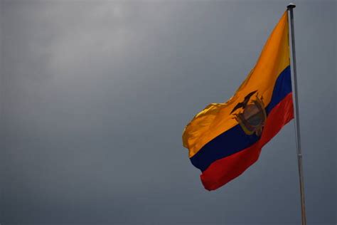 Banderas De Ecuador Su Historia Y Significado Saberimagenes