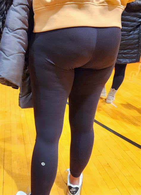 Milf In Grey Leggings Spandex Leggings Yoga Pants Forum
