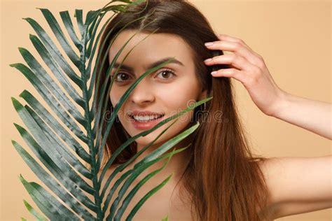 Abschluss Herauf Brunette Halb Nackte Frau S Mit Der Perfekten Haut Nackt Bilden Das