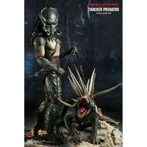 READY STOK Hot Toys Predators Tracker Predator With Hound MMS
