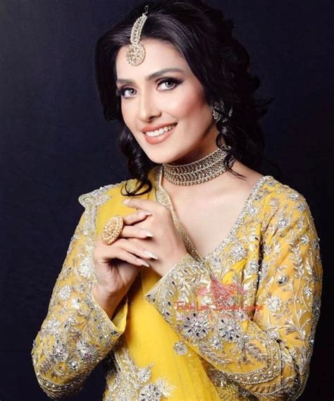 Lux Style Awards Ayeza Khan Pakistani Actress Beautiful Women Sari