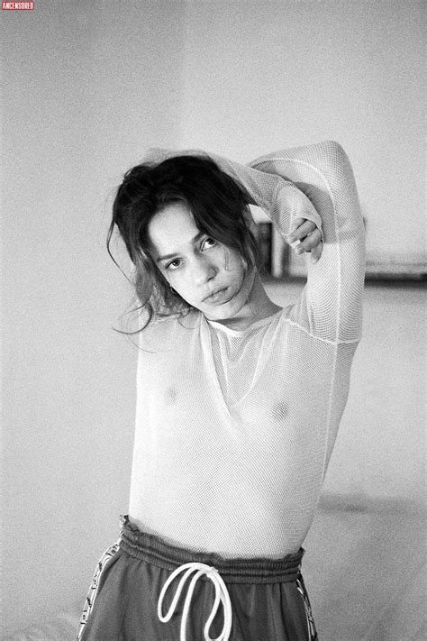 Naked Mathilde Lamusse Added By Hodor