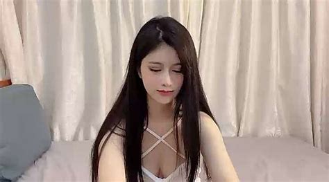 CNEILIN Naked Stripping On Cam For Live Sex Video Chat Gyrls