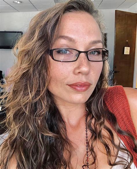 Nicole Mejia Sexier with glasses? (See poll) : r/Nicole_Mejia