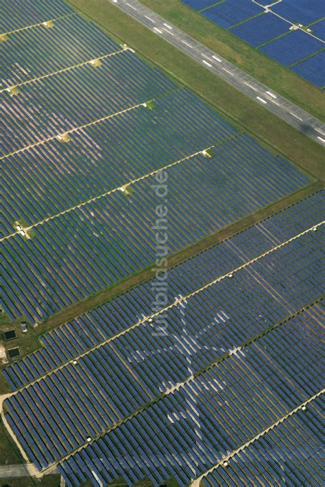 Luftaufnahme Neuhardenberg Solarpark Solarkraftwerk Und