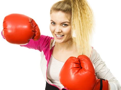 Guantes De Boxeo De La Mujer Que Desgastan Imagen De Archivo Imagen