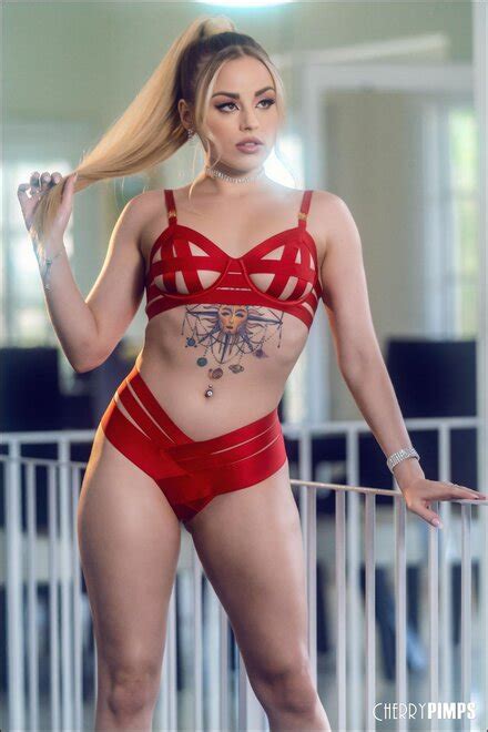 Hot Girls Porn Muse Non Nude 4 Anna Claire Clouds 58 1600x1200 Porn Pic