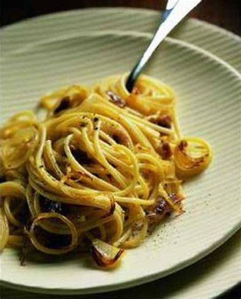 Spaghettis aux anchois pour 4 personnes Recettes Elle à Table