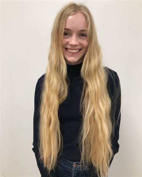 My Favourite Blonde Scrolller