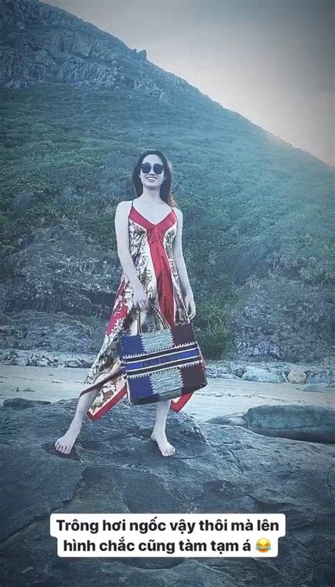 Vô tư tập yoga khi diện bikini Hoa hậu Lương Thuỳ Linh khoe vòng một lấp ló quyến rũ