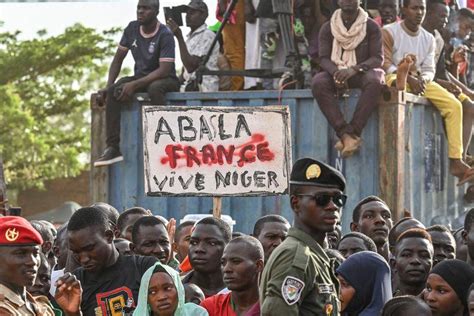 Ranska vetää lähettiläänsä ja kaikki joukkonsa Nigeristä vuoden loppuun